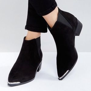 ❄️ Silver Tipped Pointed Ankle Boots